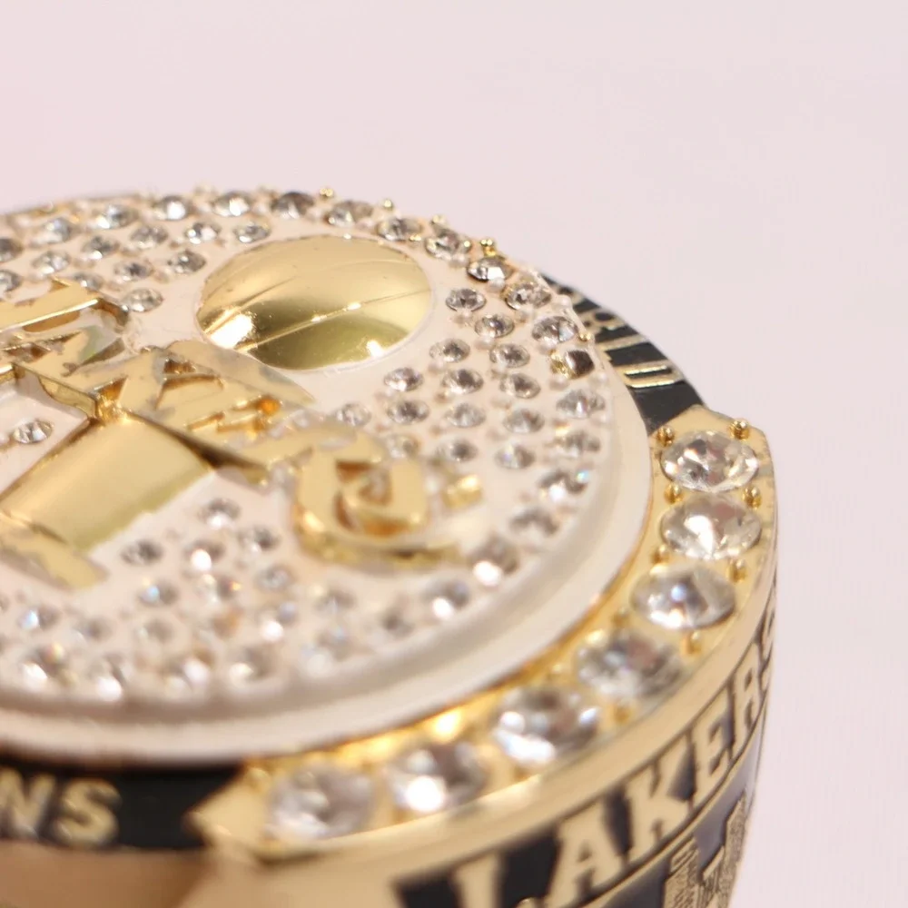 2009 Los Angeles Lakers NBA World Championship Rare Season Paperweight Ring